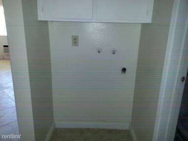 Main picture of 1054 N Pershing Ave