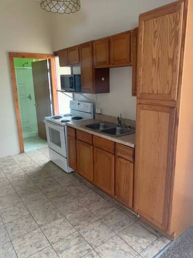 Main picture of 601 North River Avenue