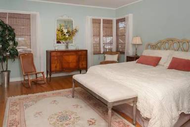 Main picture of 6036 1/2 Friends Ave