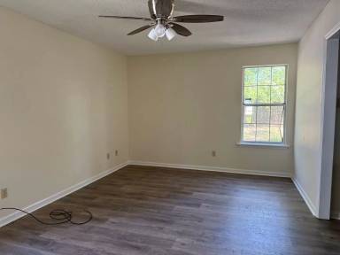 Main picture of 1006 E Cranford Ave