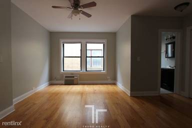 Main picture of 837 W Wolfram Apartments