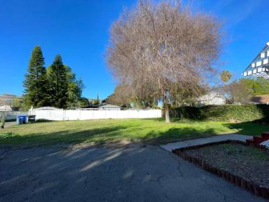 Main picture of 8835 Lamar St