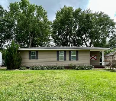 Main picture of 2004 Polk Dr NE