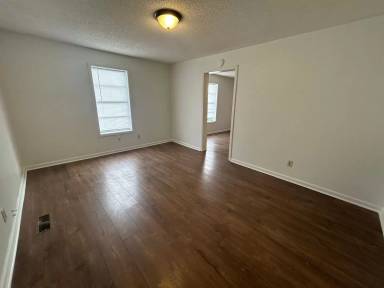 Main picture of 1122 Tamm St