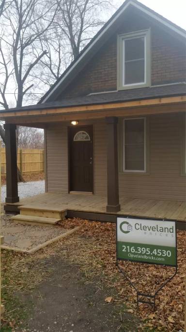 Main picture of 2086 W 45th St
