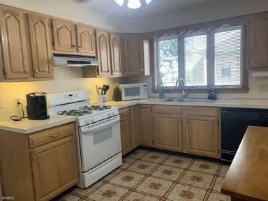 Main picture of 23 Broadway St