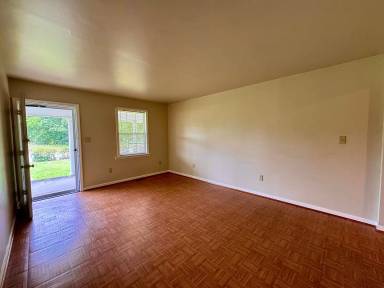 Main picture of 124 E Ferrell St