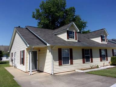 Main picture of 1067 Farm Pond Ln