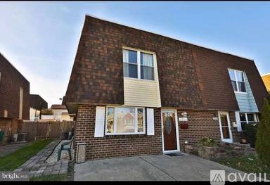 Main picture of 2162 Conwell Ave