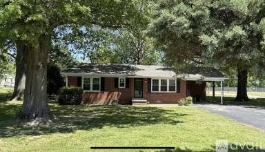 Main picture of 576 Luray Ave
