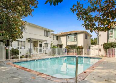 Main picture of 3144 S Barrington Ave
