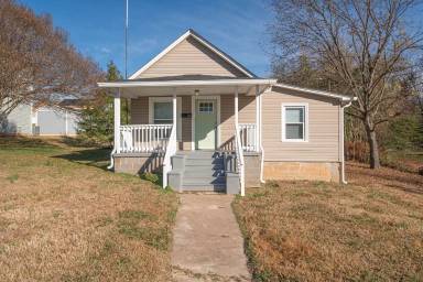 Main picture of 103 E Louisiana Ave