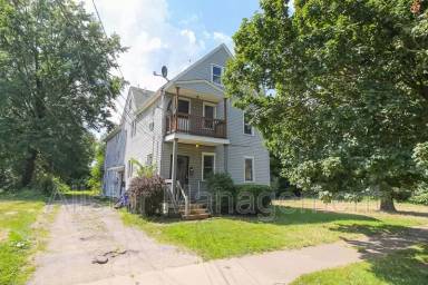 Main picture of 3432 E 69th St