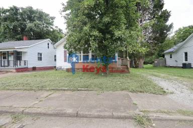 Main picture of 2525 S Rotherwood Ave