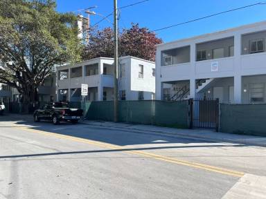 Main picture of 140 NW 13th St