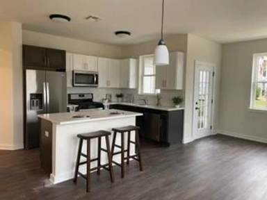 Main picture of 2144 Lakewood Rd