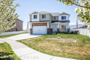 Main picture of 173 E Devonshire Cir