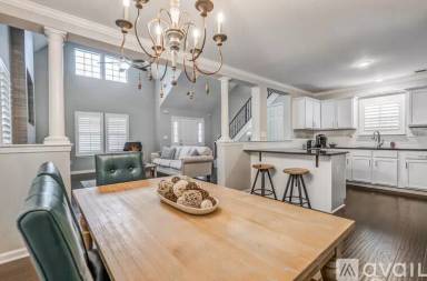 Main picture of 1033 W Montebello Cir
