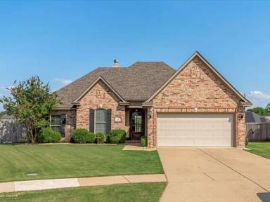 Main picture of 218 Roanoke Cir