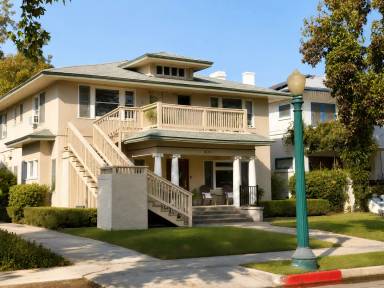 Main picture of 833 N Van Ness Ave