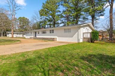 Main picture of 8009 Whitesburg Dr SE