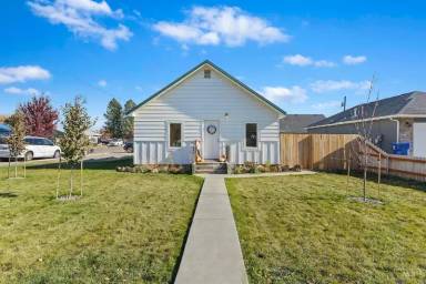 Main picture of 224 E Park Ave