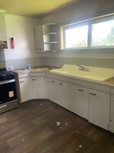 Main picture of 103 E Thompson St