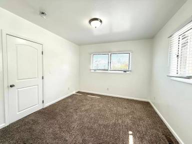 Main picture of 906 W Franklin St