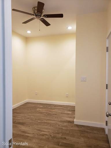 Main picture of 10908 S Figueroa St