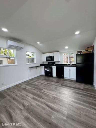 Main picture of 467 S Buena Vista Ave