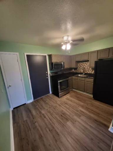 Main picture of 906 Sissom Rd