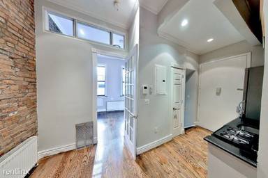 Main picture of 47 E 1st St