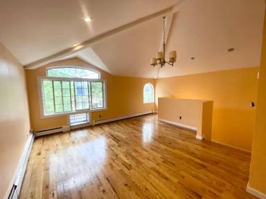 Main picture of 176 56 133 Ave