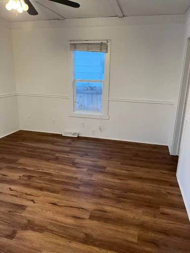 Main picture of 2823 W Sharp Ave