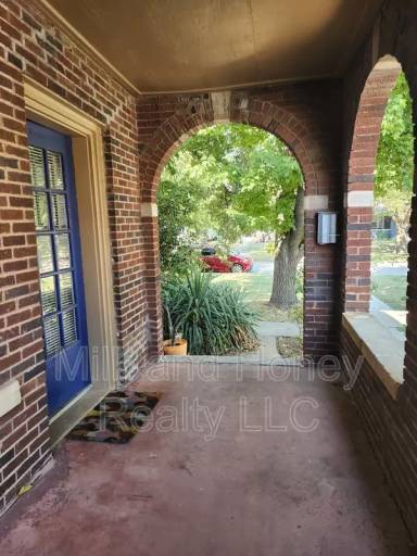 Main picture of 1008 NW 34th St