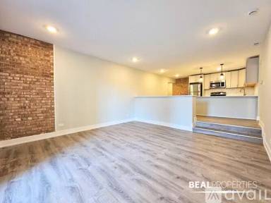 Main picture of 1220 N La Salle Dr