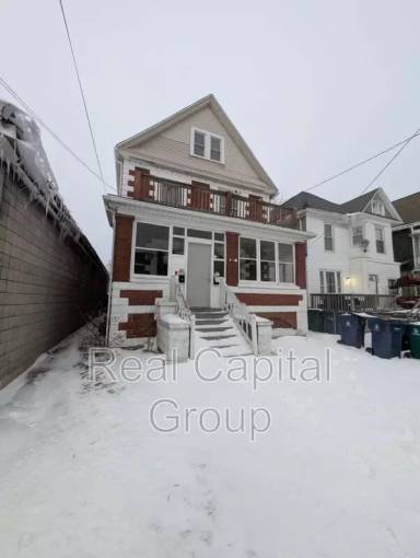 Main picture of 102 Macamley St