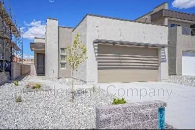 Main picture of 5635 Linq Pl NE