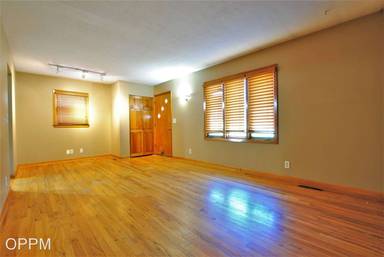 Main picture of 9131 Meredith Ave