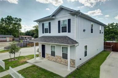 Main picture of 114 Lynn Dr