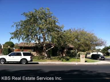 Main picture of 8000 N Laurelglen Blvd