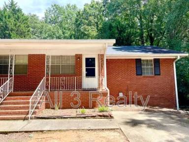 Main picture of 135 Meadowbrook Ct