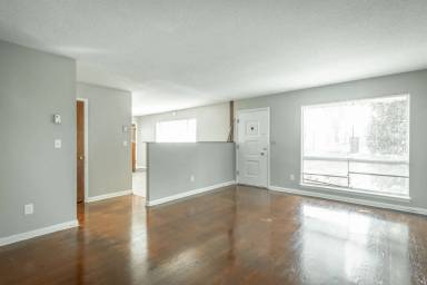 Main picture of 937 W Crest Rd