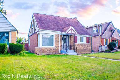 Main picture of 21 165th St
