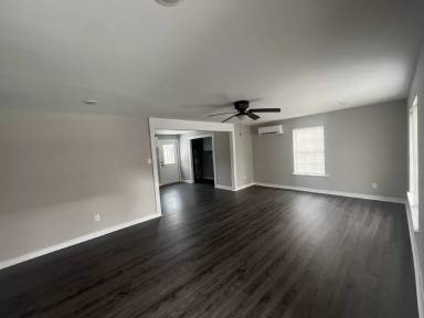 Main picture of 412 E 5th St