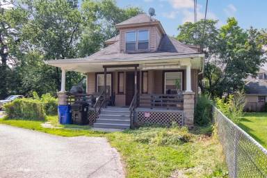 Main picture of 2801 Riverside Ave