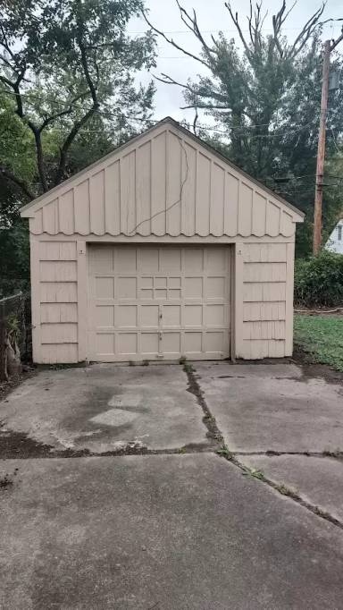Main picture of 9997 Somerset Ave