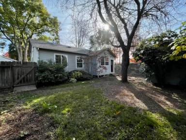 Main picture of 915 48th St