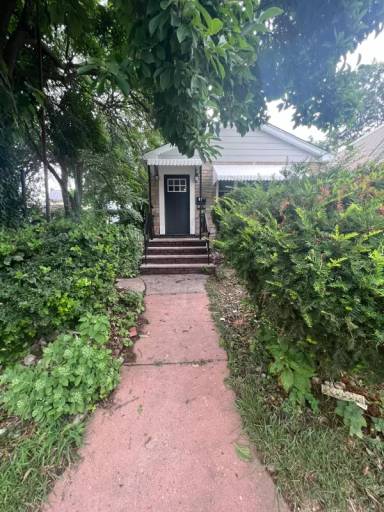 Main picture of 1512 Hiawatha Ave