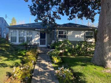 Main picture of 1034 N Evergreen St